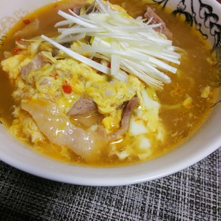 豚の角煮の茹で汁&煮汁で！酸辣湯風ラーメン